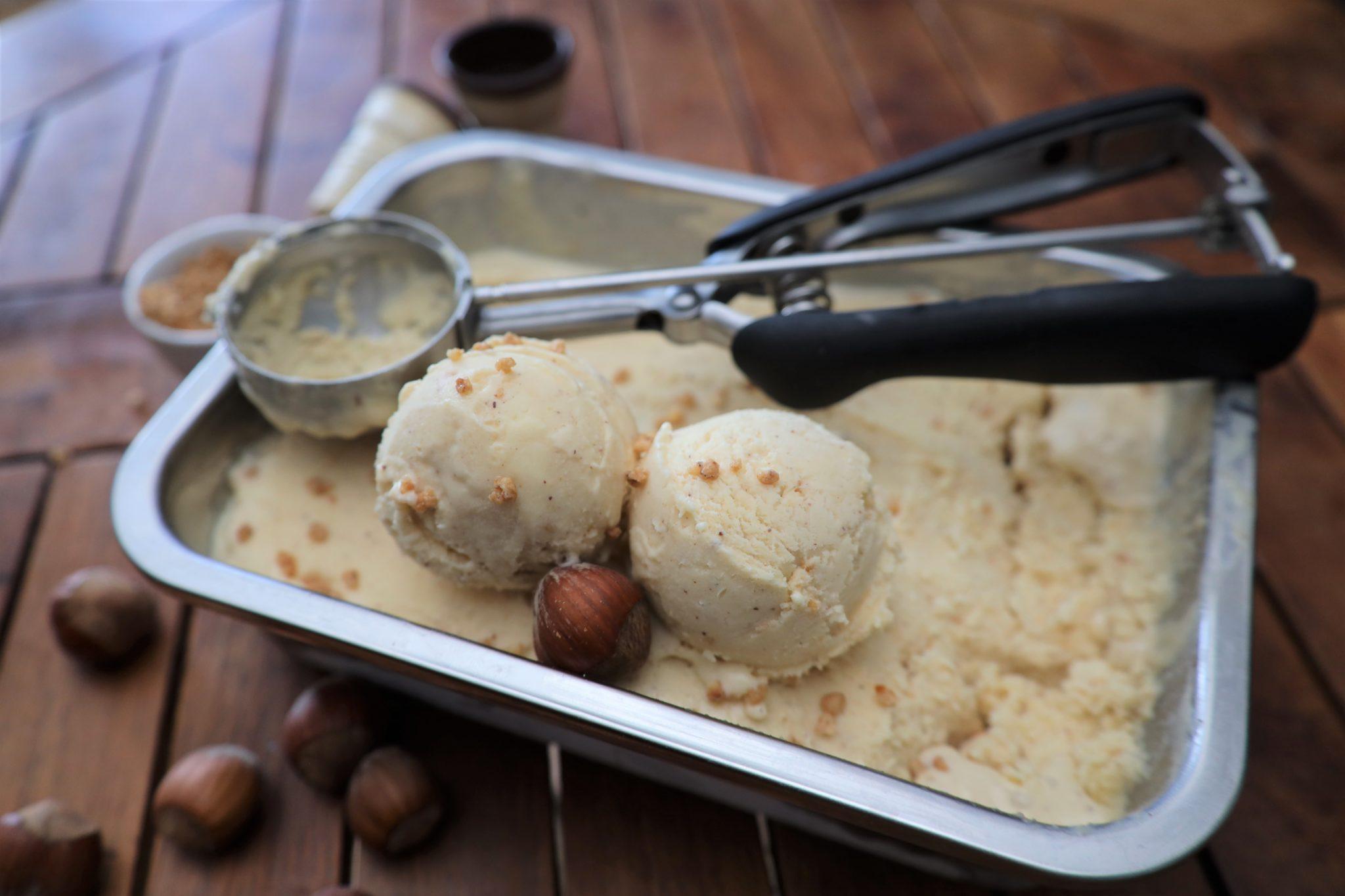 Haselnuss Eis Rezept mit Eismaschine so cremig &amp; lecker - Bibichworld ...