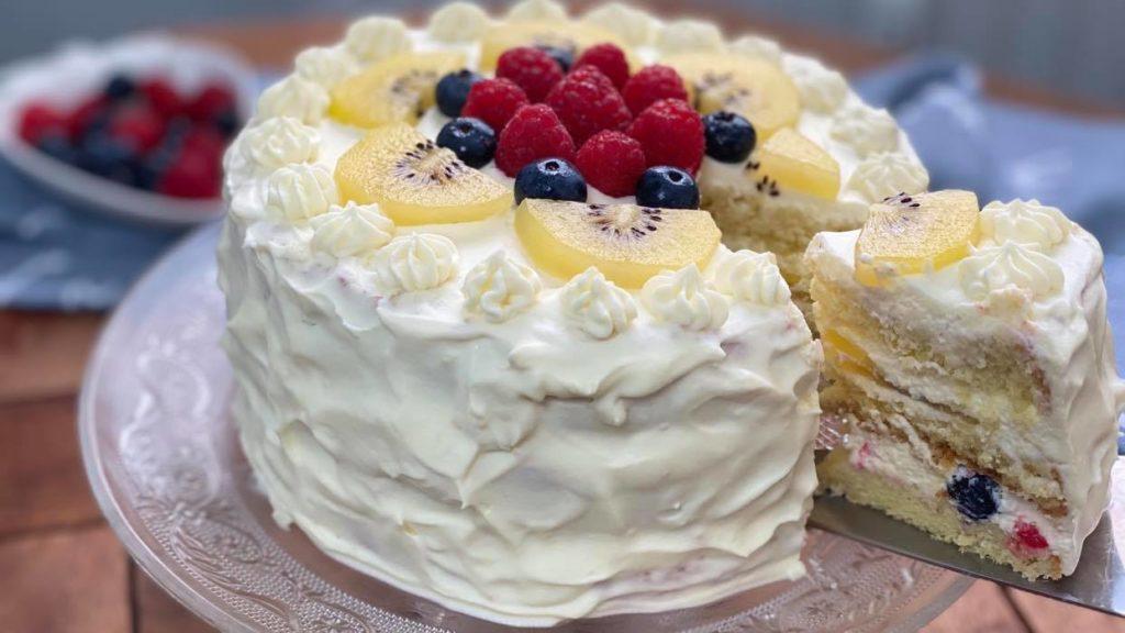 die HIMMLISCHE Obsttorte | Geburtstagskuchen mit Weißer Schokolade ...