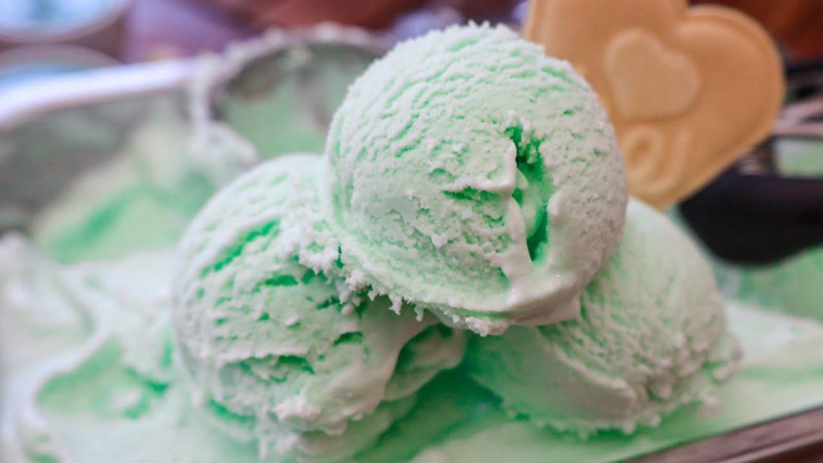 Waldmeister Eis Rezept mit Eismaschine so cremig&amp; lecker - Bibichworld ...