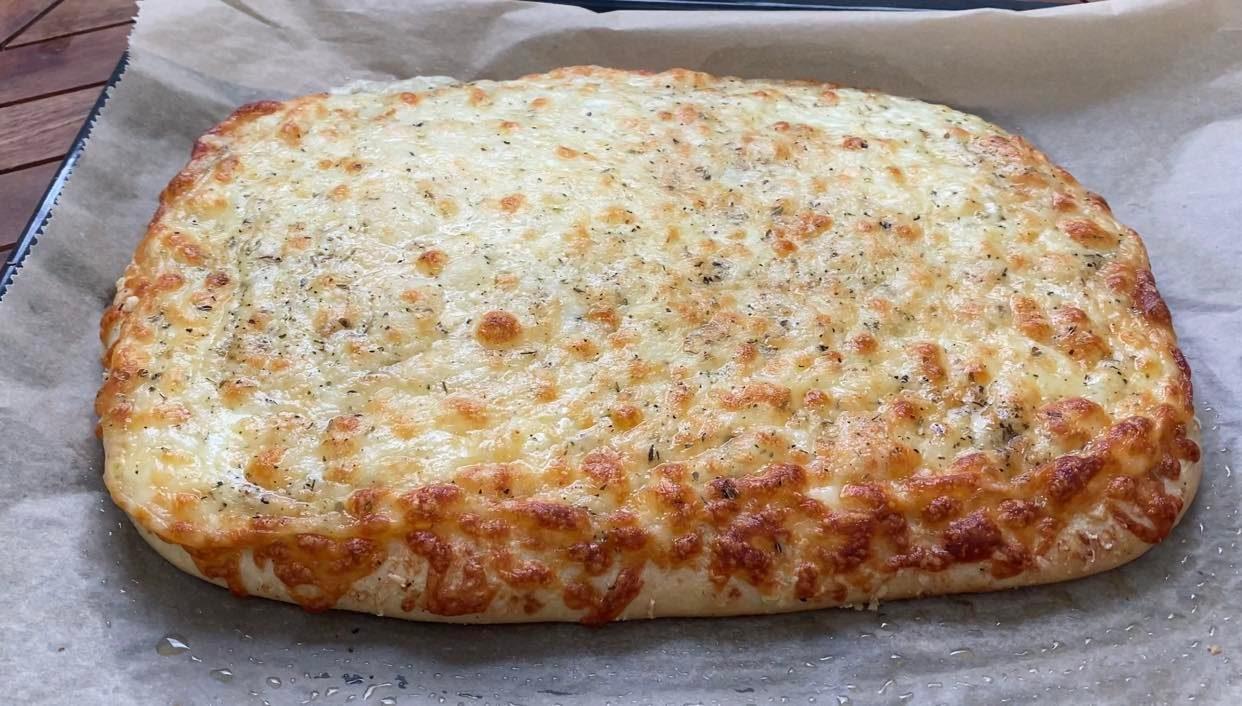 Pizza Brot mit Knoblauch und Mozzarella Rezept selber machen ...